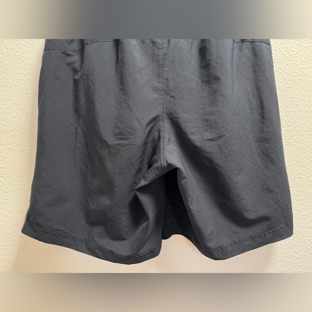 Under Armour Heat Gear Shorts Loose Fit Lined Zipper Pocket Black Men's Medium - Picture 8 of 8
